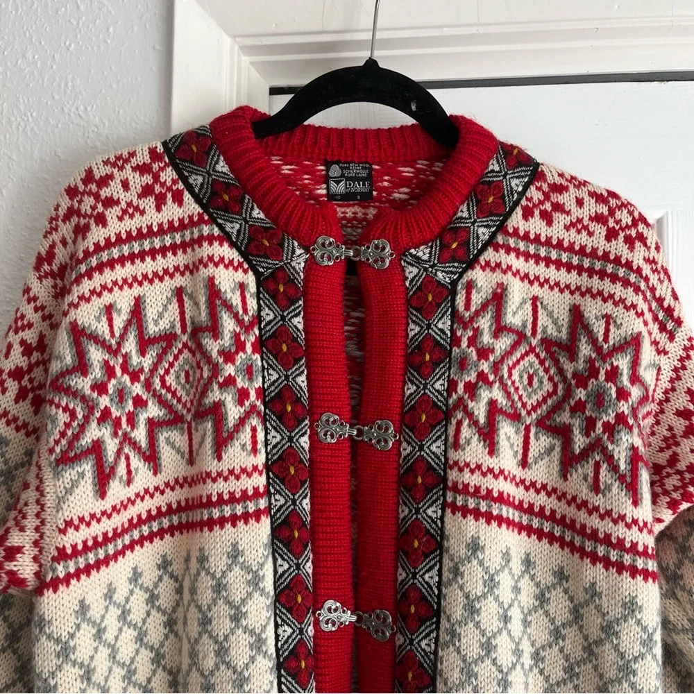 VINTAGE Dale of Norway Scandi Wool Knit Fair Isle Sweater
